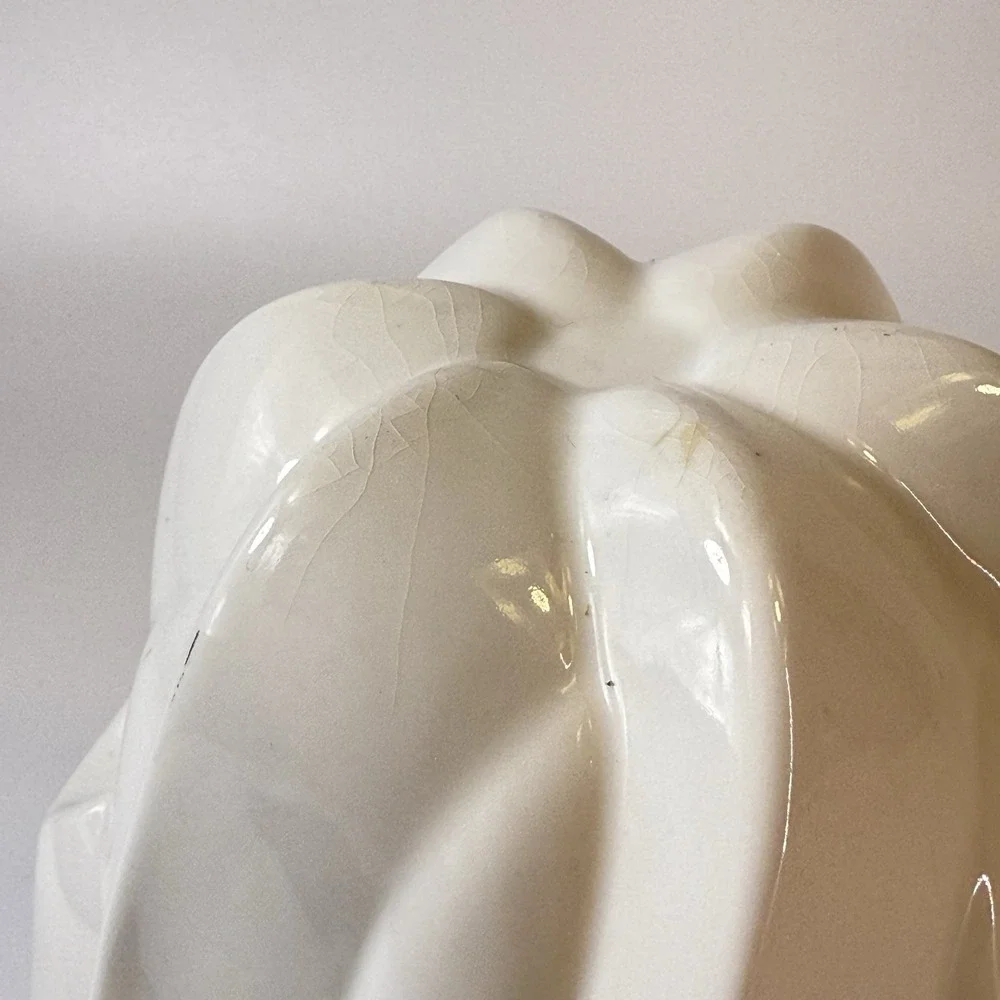 Vintage ICTC ENGLAND‎ White And Blue Ceramic Victorian Jelly Mold